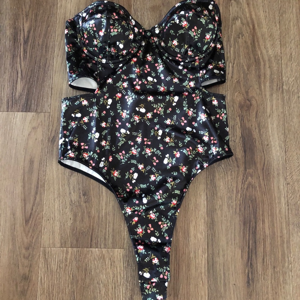 Urban Outfitters Out from under Floral Bodysuit - Picture 5 of 6